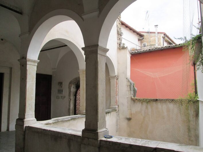 Sulmona Centro Storico Palazzo gentilizio diviso in due unità immobiliari mq 200 RES040