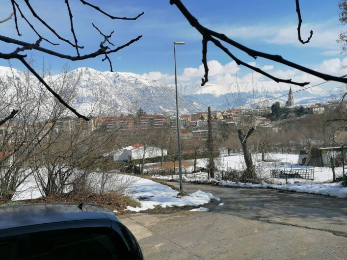 Sulmona , appena fuori le mura, fabbricato autonomo RES065