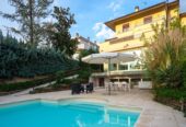 villa con piscina