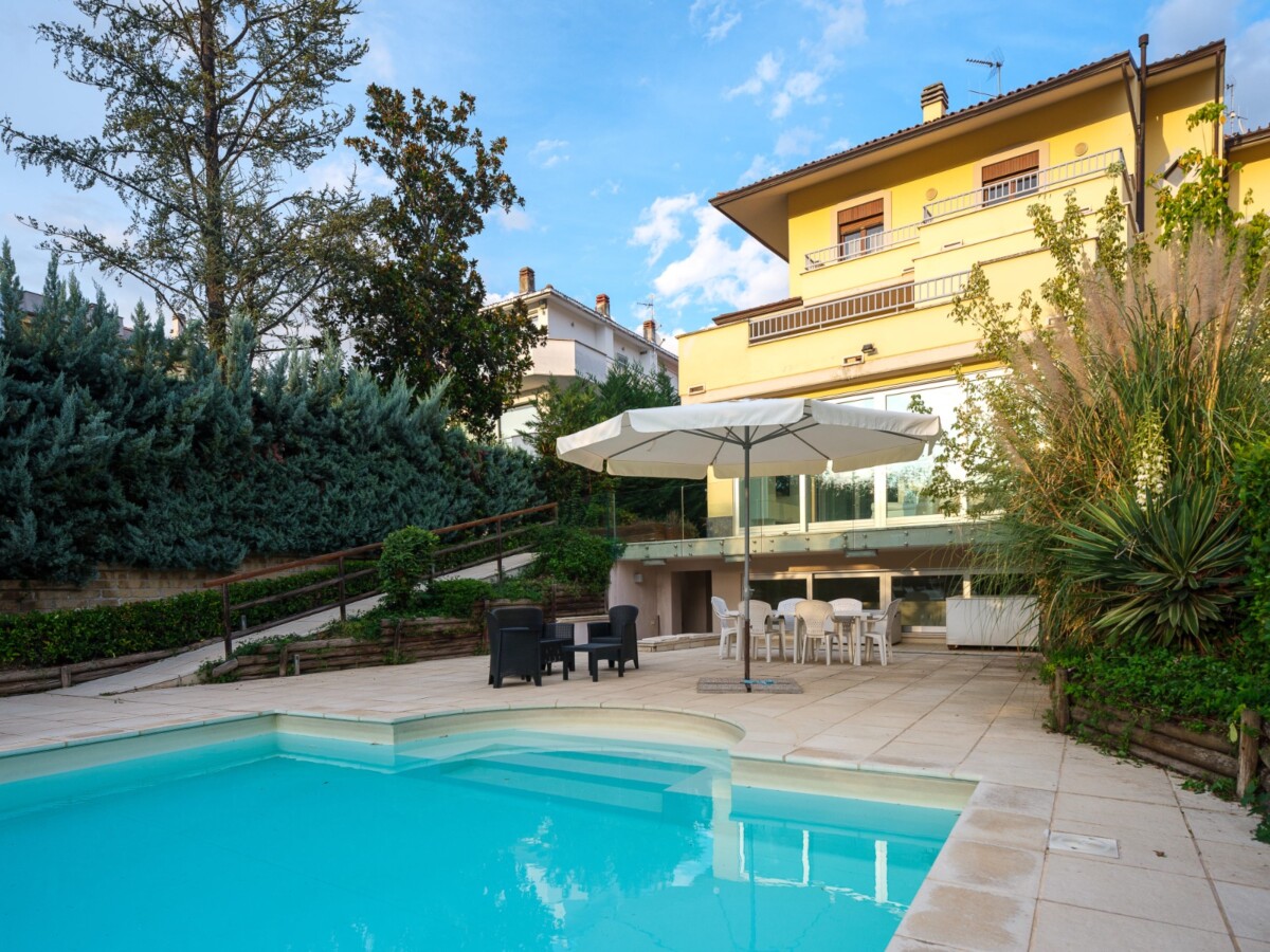 villa con piscina