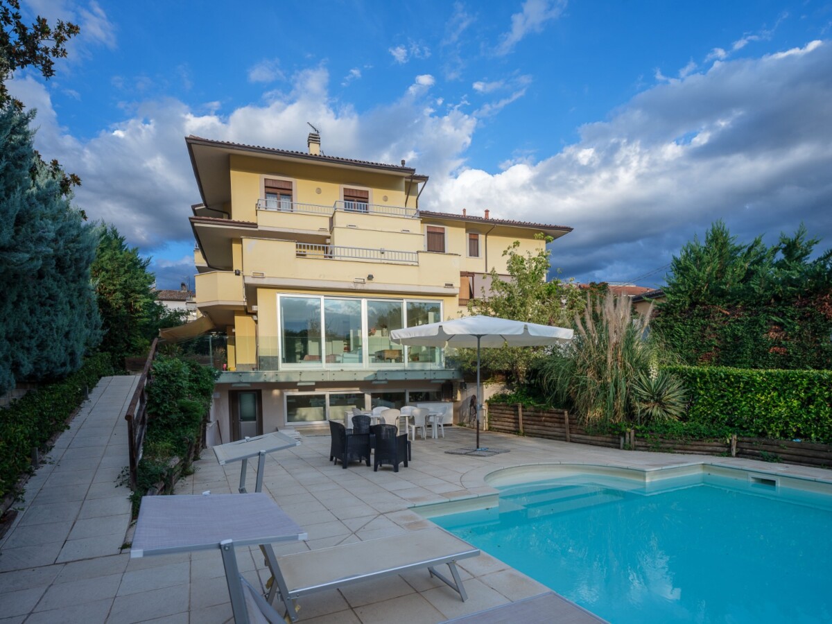 villa con piscina