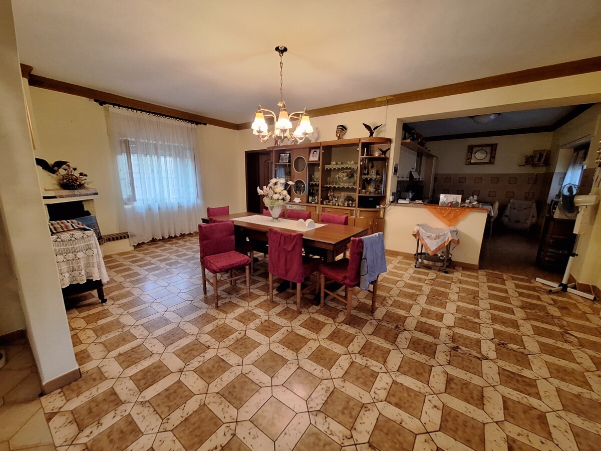 villa a Sulmona in prima periferia