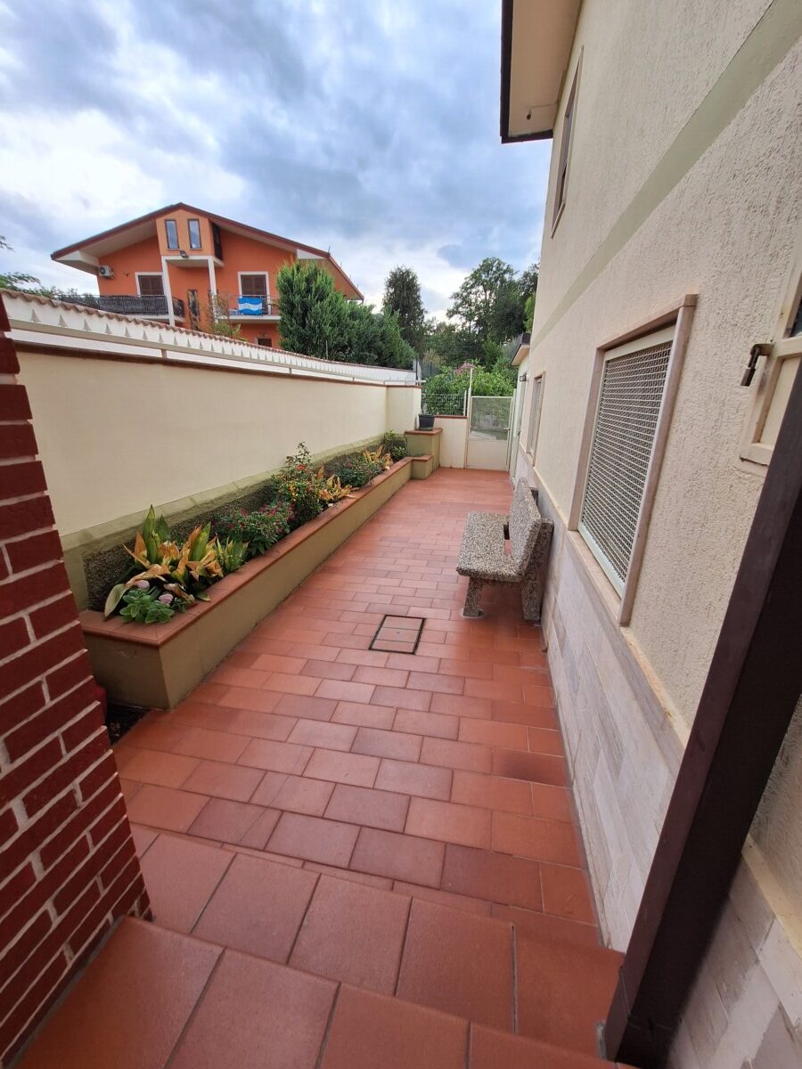 villa a Sulmona in prima periferia