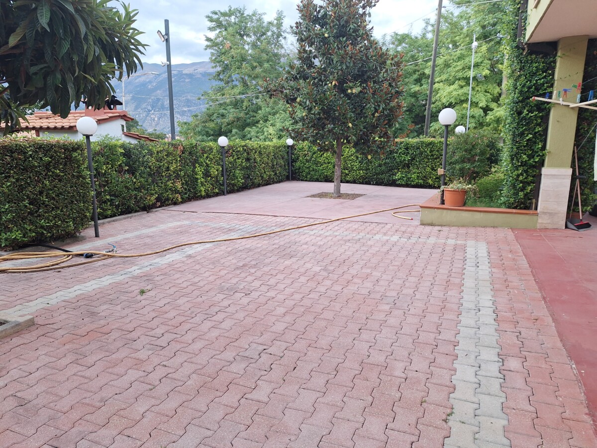 villa a Sulmona in prima periferia