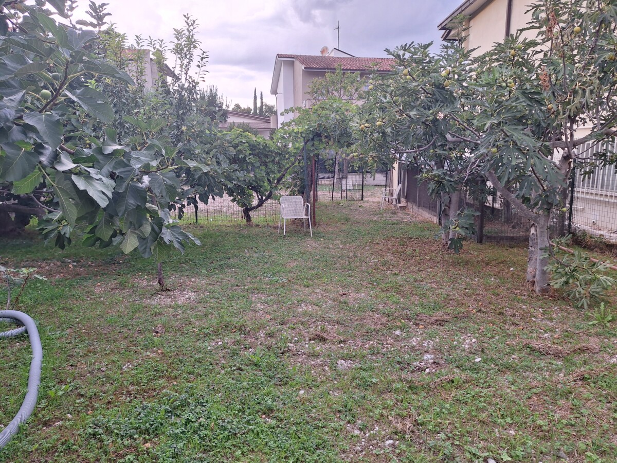 villa a Sulmona in prima periferia