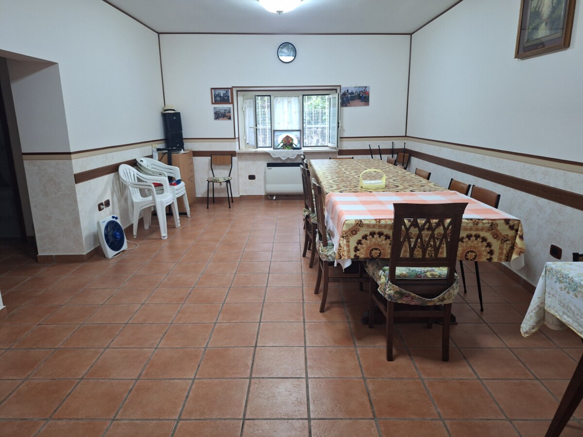 villa a Sulmona in prima periferia