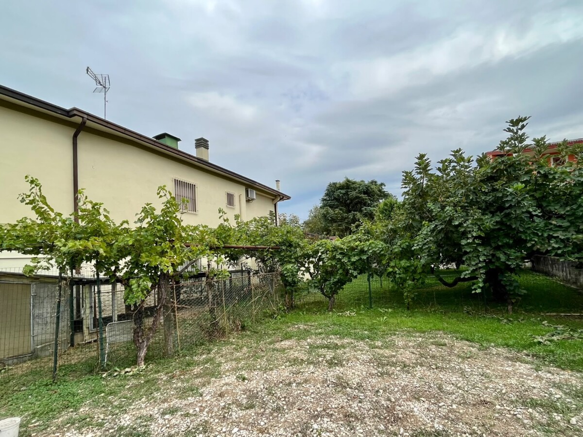 villa a Sulmona in prima periferia