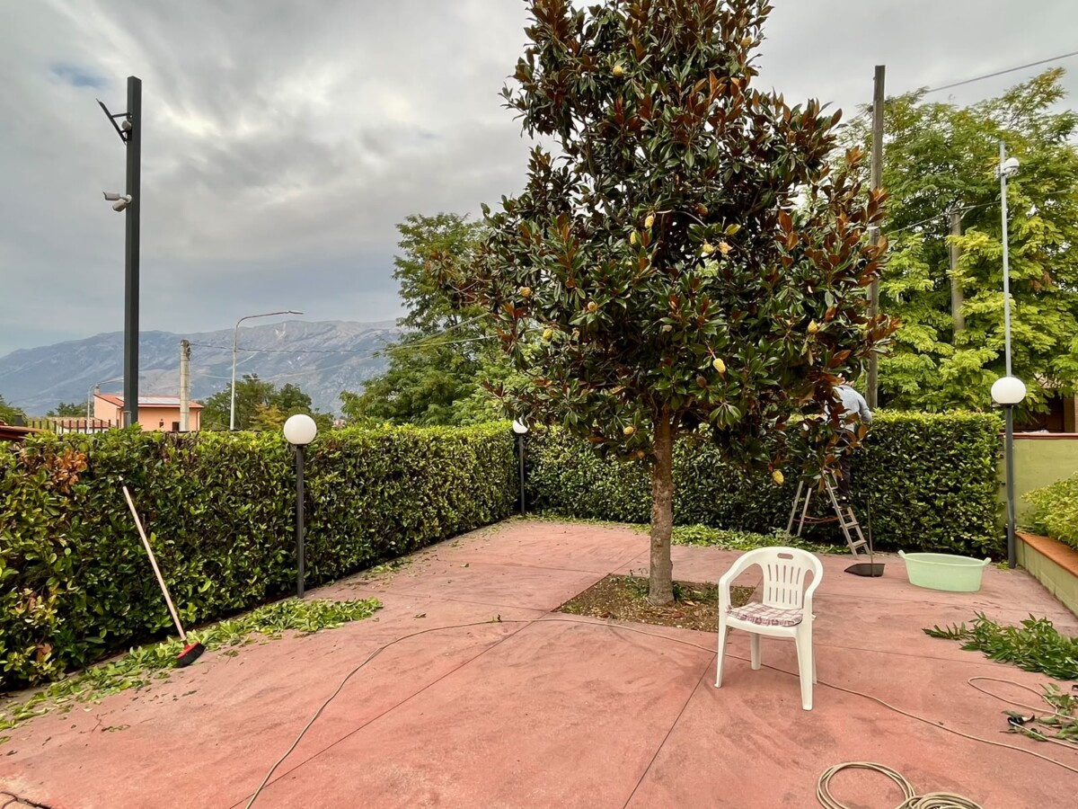 villa a Sulmona in prima periferia